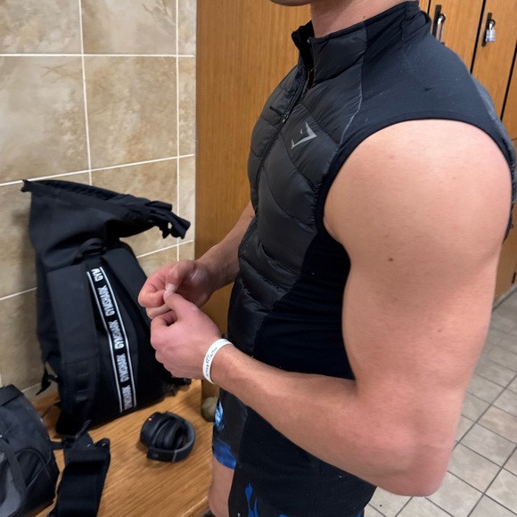 GYMSHARK MEN INSULTED VEST JACKET WARM COAT DOWN POLYESTER QUILTED SLEEVELESS S - Picture 6 of 16